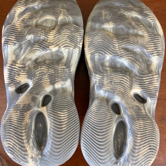 Yeezy Foam Runners - Picture 3 of 3